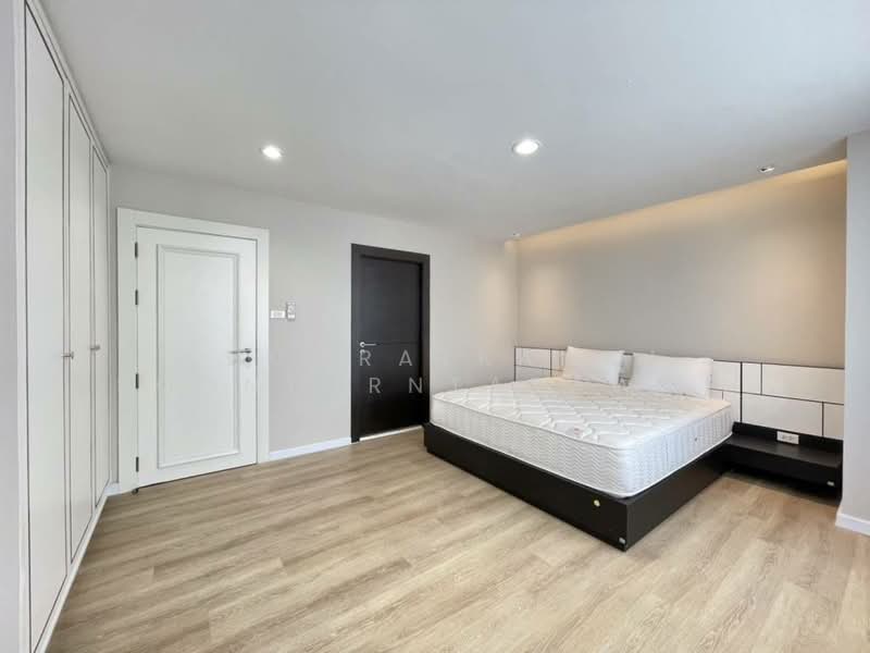 D.S. Tower 1 Sukhumvit 33, Bangkok, Soi Phrom Chit, Khlong Tan Nua, Watthana, Bangkok, 4 Bedrooms, 236 sqm, Condo For Rent, by Chomratkamol Soontorntarawong (Gor), 500296246 - DDproperty.com