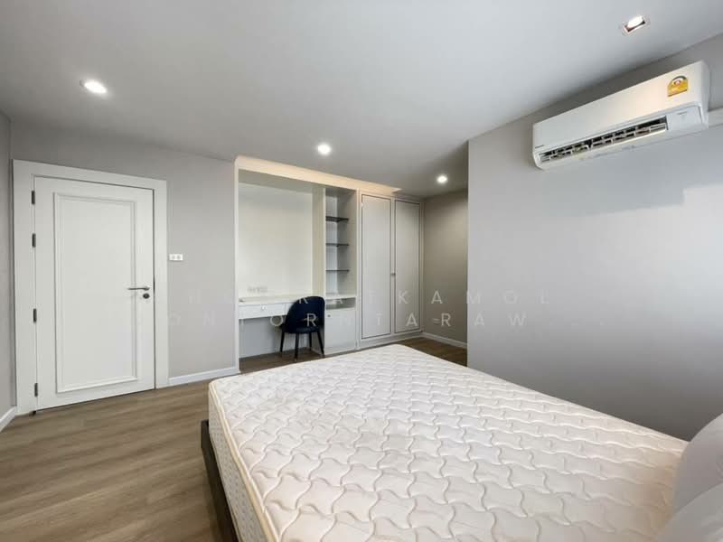 D.S. Tower 1 Sukhumvit 33, Bangkok, Soi Phrom Chit, Khlong Tan Nua, Watthana, Bangkok, 4 Bedrooms, 236 sqm, Condo For Rent, by Chomratkamol Soontorntarawong (Gor), 500296246 - DDproperty.com