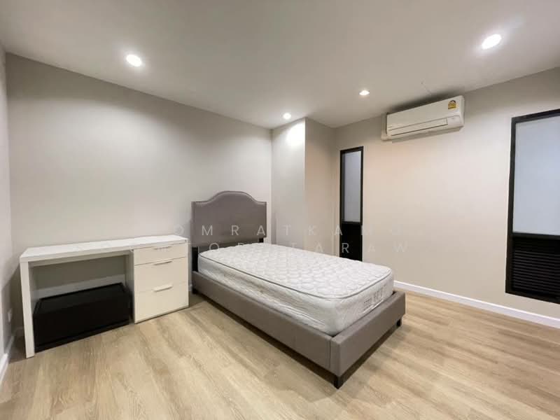 D.S. Tower 1 Sukhumvit 33, Bangkok, Soi Phrom Chit, Khlong Tan Nua, Watthana, Bangkok, 4 Bedrooms, 236 sqm, Condo For Rent, by Chomratkamol Soontorntarawong (Gor), 500296246 - DDproperty.com