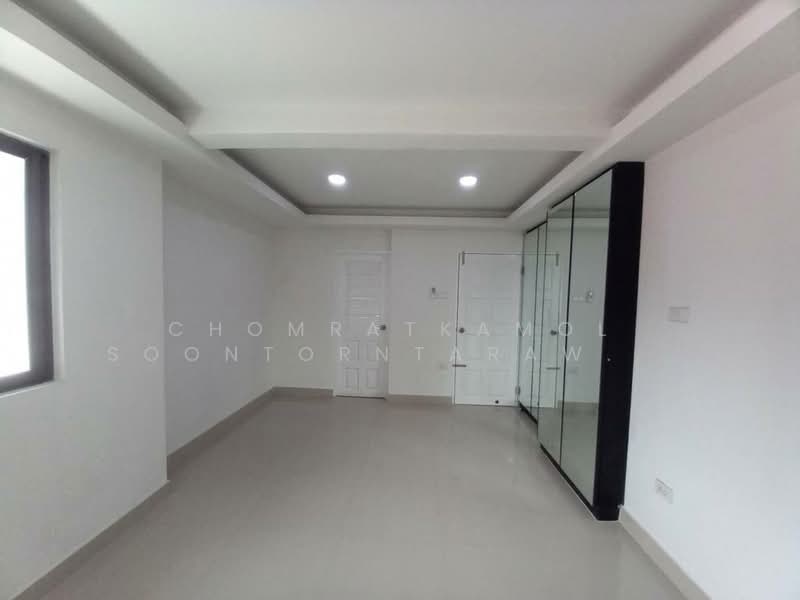 Lee place Pattanakarn Condominium, Bangkok, Pattanakarn 7 Pattanakarn, Prawet, Prawet, Bangkok, 3 Bedrooms, 250 sqm, Townhouse For Rent, by Chomratkamol Soontorntarawong (Gor), 500296399 - DDproperty.com