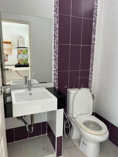ขายบ้านแฝดรีโนเวท ใกล้สวนเสือ ศรีราชา, Chon Buri (Pattaya), Surasak, Si Racha, Chon Buri (Pattaya), 2 Bedrooms, 150 sqm, Semi-Detached House (Twin House) For Sale, by Dusit Saengfa, 500296456 - DDproperty.com