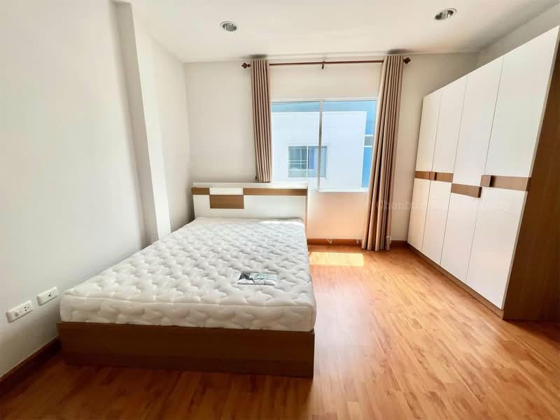 ขายบ้านแฝดรีโนเวท ใกล้สวนเสือ ศรีราชา, Chon Buri (Pattaya), Surasak, Si Racha, Chon Buri (Pattaya), 2 Bedrooms, 150 sqm, Semi-Detached House (Twin House) For Sale, by Dusit Saengfa, 500296456 - DDproperty.com