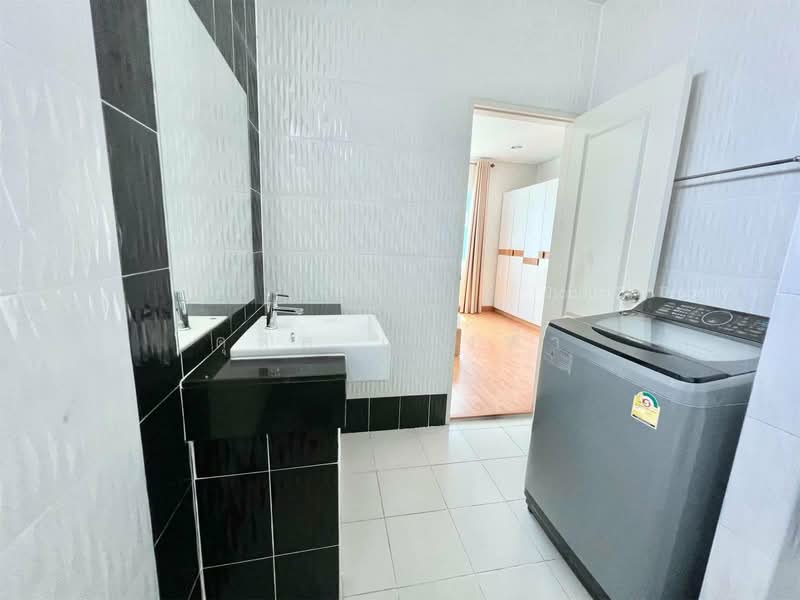 ขายบ้านแฝดรีโนเวท ใกล้สวนเสือ ศรีราชา, Chon Buri (Pattaya), Surasak, Si Racha, Chon Buri (Pattaya), 2 Bedrooms, 150 sqm, Semi-Detached House (Twin House) For Sale, by Dusit Saengfa, 500296456 - DDproperty.com