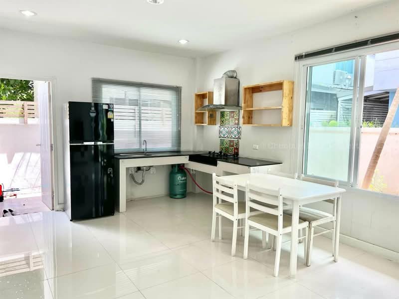 ขายบ้านแฝดรีโนเวท ใกล้สวนเสือ ศรีราชา, Chon Buri (Pattaya), Surasak, Si Racha, Chon Buri (Pattaya), 2 Bedrooms, 150 sqm, Semi-Detached House (Twin House) For Sale, by Dusit Saengfa, 500296456 - DDproperty.com