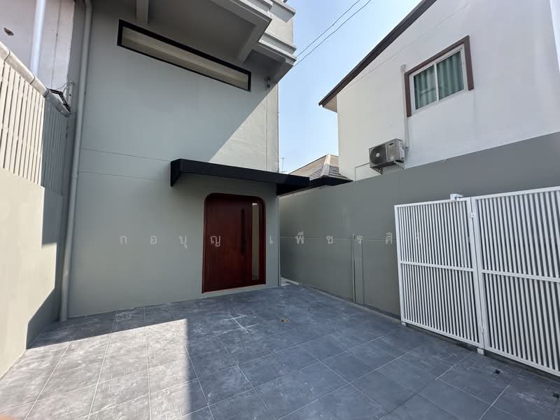 Ruamchok Subdistrict Village, Bangkok, 70 Chok Chai 4 Soi 54, Lat Phrao, Lat Phrao, Bangkok, 3 Bedrooms, 200 sqm, Single Detached House For Sale, by กอบุญ เพ็ชรศิริ, 500296475 - DDproperty.com