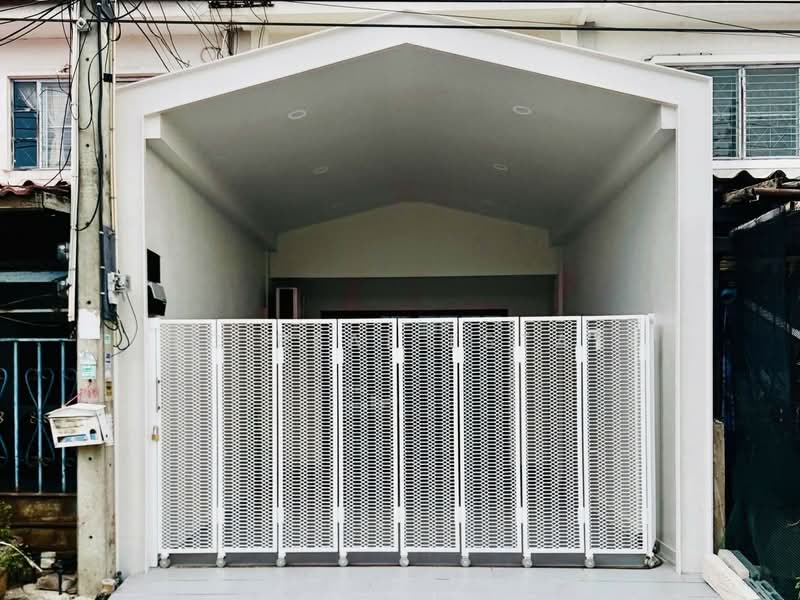 Modern Classic Townhome for Sale Ready to Move In, Chon Buri (Pattaya), Bang Lamung, Bang Lamung (Pattaya), Chon Buri (Pattaya), 2 Bedrooms, 64 sqm, Townhouse For Sale, by PLC real estate, 500296493 - DDproperty.com