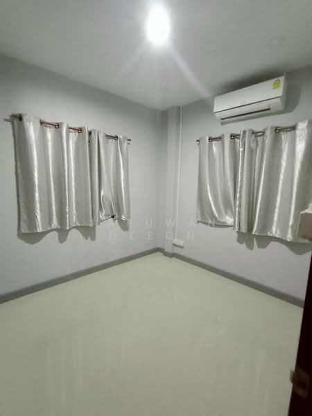 Rungnapa Village, Motorway Frontage Road (Rangsit - Khlong 5), Pathum Thani, Khlong Ha, Khlong Luang, Pathum Thani, 3 Bedrooms, 120 sqm, Single Detached House For Sale, by Jaruwan Deeon, 500296524 - DDproperty.com
