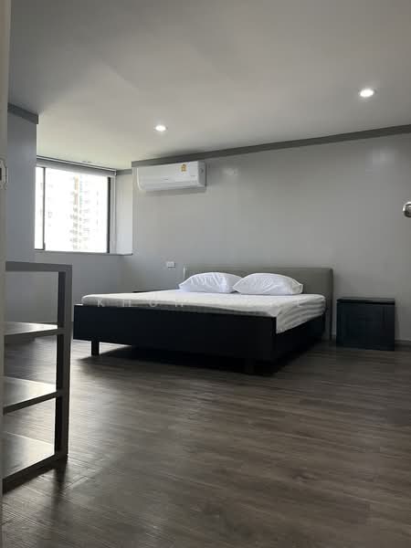 President Park Sukhumvit 24, Bangkok, 99 Sukhumvit 24 Alley, Khlongtoei Nua, Watthana, Bangkok, 3 Bedrooms, 224 sqm, Condo For Rent, by Khun Real, 500296594 - DDproperty.com