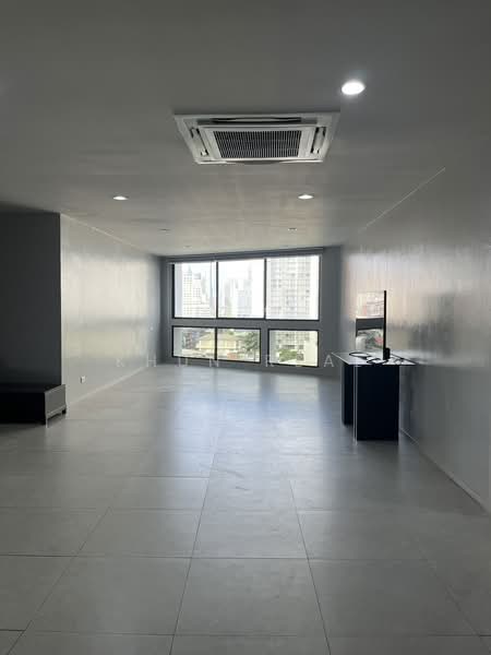 President Park Sukhumvit 24, Bangkok, 99 Sukhumvit 24 Alley, Khlongtoei Nua, Watthana, Bangkok, 3 Bedrooms, 224 sqm, Condo For Rent, by Khun Real, 500296594 - DDproperty.com