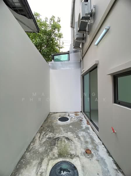 3-BR Townhouse, Bangkok, Thab Yao, Lat Krabang, Bangkok, 3 Bedrooms, 161 sqm, Townhouse For Sale, by Manapong Phromphitak, 500296617 - DDproperty.com