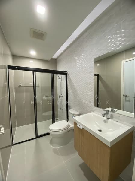3-BR Townhouse, Bangkok, Thab Yao, Lat Krabang, Bangkok, 3 Bedrooms, 161 sqm, Townhouse For Sale, by Manapong Phromphitak, 500296617 - DDproperty.com