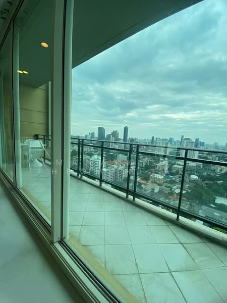 Royce Private Residences, Bangkok, 61 Soi Sukhumvit 31, Khlongtoei Nua, Watthana, Bangkok, 2 Bedrooms, 112 sqm, Condo For Rent, by Manapong Phromphitak, 500296672 - DDproperty.com