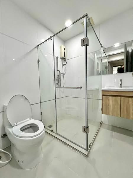 Thru Thonglor, Bangkok, Petchaburi Road, Bang Kapi, Huai Khwang, Bangkok, 2 Bedrooms, 62 sqm, Condo For Sale, by Chatchaya Sa-Nguanklang, 500296685 - DDproperty.com
