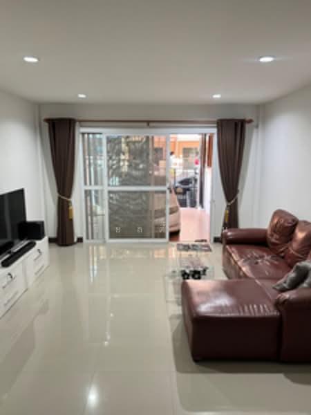 Moobaan K.C. Ramintra 7, Bangkok, Sam Wa Tawan Tok, Khlong Sam Wa, Bangkok, 2 Bedrooms, 100 sqm, Townhouse For Sale, by เรียลตี้ วัน, 500296784 - DDproperty.com
