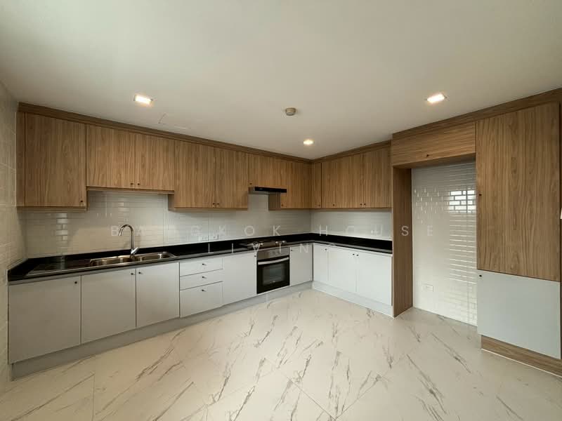 Sethiwan Residence, Bangkok, Soi Sukhumvit 13, Khlongtoei Nua, Watthana, Bangkok, 4 Bedrooms, 300 sqm, Condo For Rent, by Bangkok House Living, 500296798 - DDproperty.com