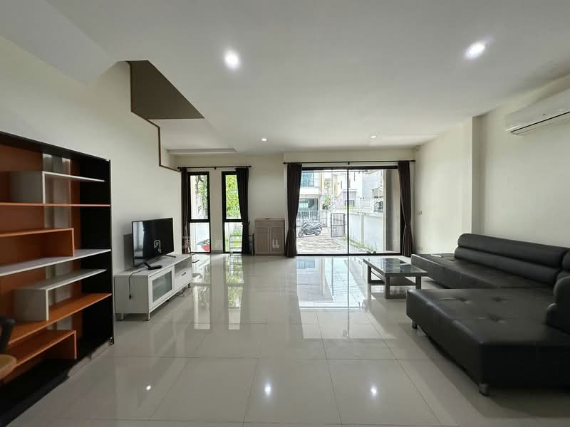 ให้เช่าทาวน์โฮมหลังใหญ่ ม.สวนเสือปาล์มฮิลล์ ศรีราชา, Chon Buri (Pattaya), Surasak, Si Racha, Chon Buri (Pattaya), 3 Bedrooms, 80 sqm, Townhouse For Rent, by Dusit Saengfa, 500296799 - DDproperty.com