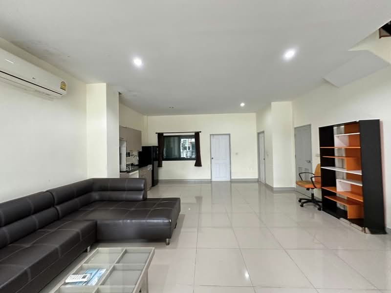 ให้เช่าทาวน์โฮมหลังใหญ่ ม.สวนเสือปาล์มฮิลล์ ศรีราชา, Chon Buri (Pattaya), Surasak, Si Racha, Chon Buri (Pattaya), 3 Bedrooms, 80 sqm, Townhouse For Rent, by Dusit Saengfa, 500296799 - DDproperty.com