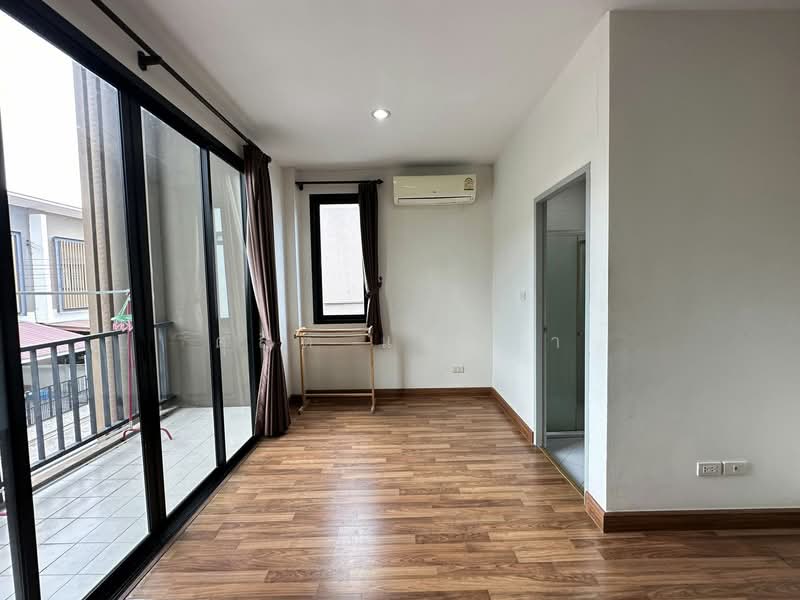 ให้เช่าทาวน์โฮมหลังใหญ่ ม.สวนเสือปาล์มฮิลล์ ศรีราชา, Chon Buri (Pattaya), Surasak, Si Racha, Chon Buri (Pattaya), 3 Bedrooms, 80 sqm, Townhouse For Rent, by Dusit Saengfa, 500296799 - DDproperty.com
