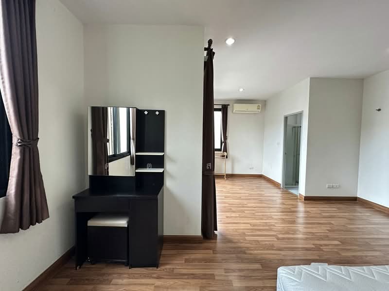 ให้เช่าทาวน์โฮมหลังใหญ่ ม.สวนเสือปาล์มฮิลล์ ศรีราชา, Chon Buri (Pattaya), Surasak, Si Racha, Chon Buri (Pattaya), 3 Bedrooms, 80 sqm, Townhouse For Rent, by Dusit Saengfa, 500296799 - DDproperty.com
