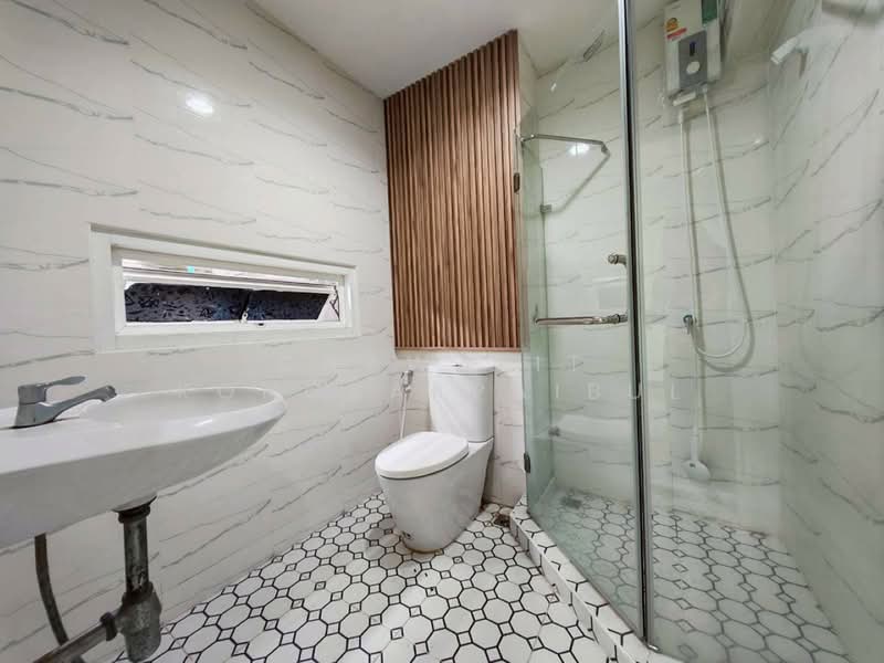 Baan Klang Mueang The Paris Ratchavipha, Bangkok, Ratchadapisek Road, Lat Yao, Chatuchak, Bangkok, 4 Bedrooms, 249 sqm, Townhouse For Sale, by CHAWALIT KONGSAKPAIBUL, 500296951 - DDproperty.com