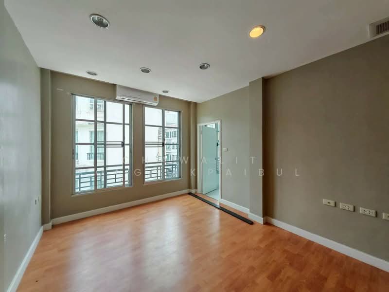 Baan Klang Mueang The Paris Ratchavipha, Bangkok, Ratchadapisek Road, Lat Yao, Chatuchak, Bangkok, 4 Bedrooms, 249 sqm, Townhouse For Sale, by CHAWALIT KONGSAKPAIBUL, 500296951 - DDproperty.com