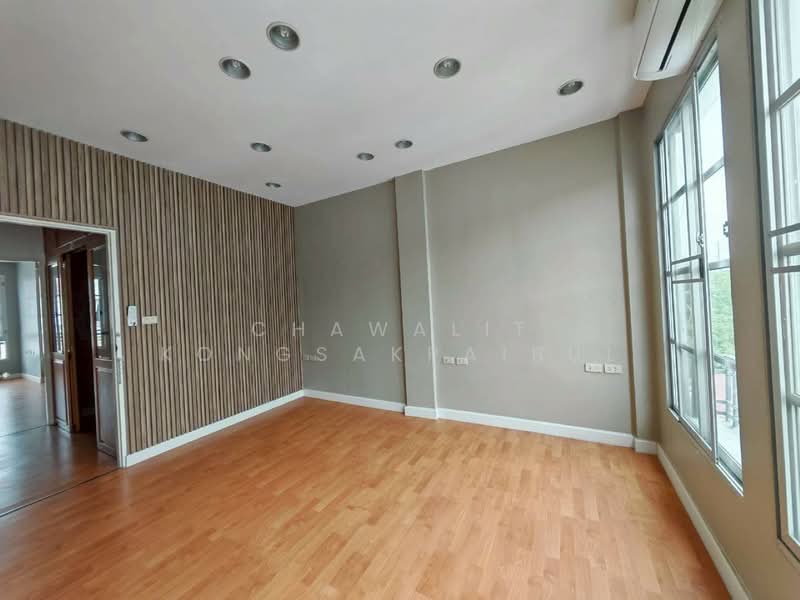 Baan Klang Mueang The Paris Ratchavipha, Bangkok, Ratchadapisek Road, Lat Yao, Chatuchak, Bangkok, 4 Bedrooms, 249 sqm, Townhouse For Sale, by CHAWALIT KONGSAKPAIBUL, 500296951 - DDproperty.com