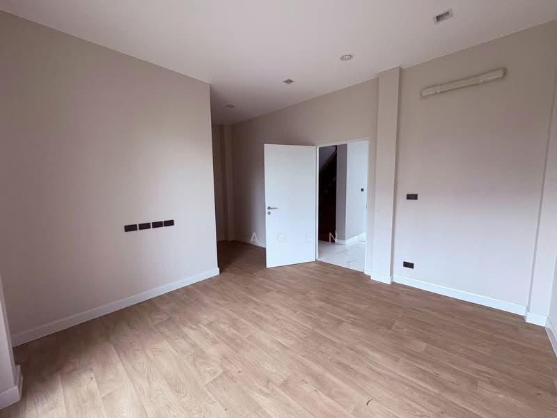 Bangkok Boulevard Signature Westgate, Nonthaburi, Kanchanaphisek Road, Bang Bua Thong, Nonthaburi, 4 Bedrooms, 390 sqm, Single Detached House For Sale, by NR AGENT, 500296954 - DDproperty.com