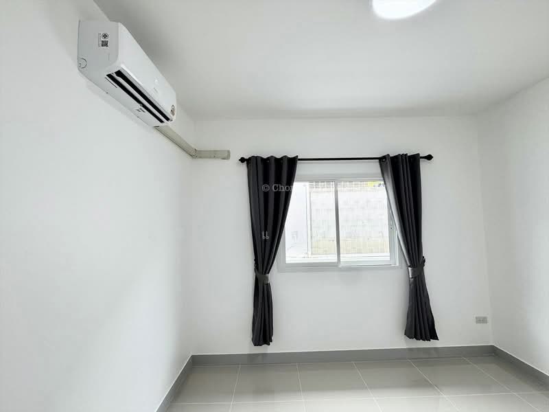 ขายบ้านเดี่ยวรีโนเวทใหม่ ม.เลคาซี่วิลเลจ ซอยหมอย้อย ศรีราชา, Chon Buri (Pattaya), Surasak, Si Racha, Chon Buri (Pattaya), 3 Bedrooms, 200 sqm, Single Detached House For Sale, by Dusit Saengfa, 500297068 - DDproperty.com