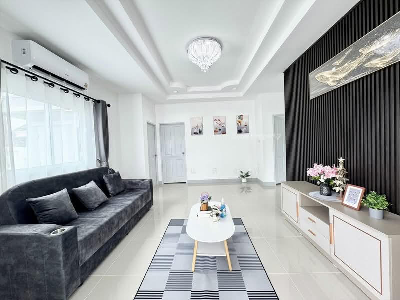ขายบ้านเดี่ยวรีโนเวทใหม่ ม.เลคาซี่วิลเลจ ซอยหมอย้อย ศรีราชา, Chon Buri (Pattaya), Surasak, Si Racha, Chon Buri (Pattaya), 3 Bedrooms, 200 sqm, Single Detached House For Sale, by Dusit Saengfa, 500297068 - DDproperty.com