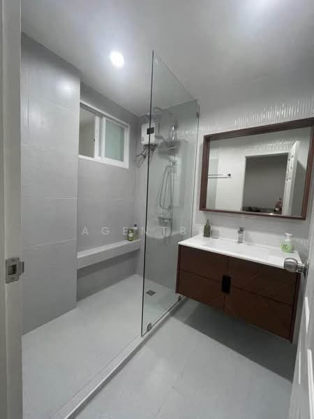Life @ Sathorn 10, Bangkok, 48 Soi Sathorn 10, Sathorn Road, Silom, Bang Rak, Bangkok, 1 Bedroom, 40 sqm, Condo For Rent, by Agentbkk, 500297107 - DDproperty.com