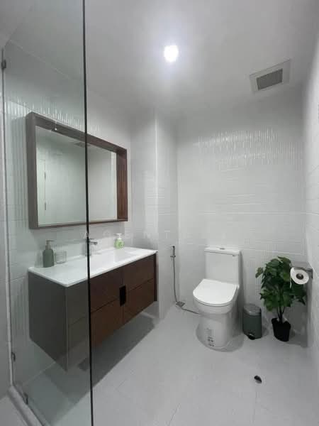Life @ Sathorn 10, Bangkok, 48 Soi Sathorn 10, Sathorn Road, Silom, Bang Rak, Bangkok, 1 Bedroom, 40 sqm, Condo For Rent, by Agentbkk, 500297107 - DDproperty.com