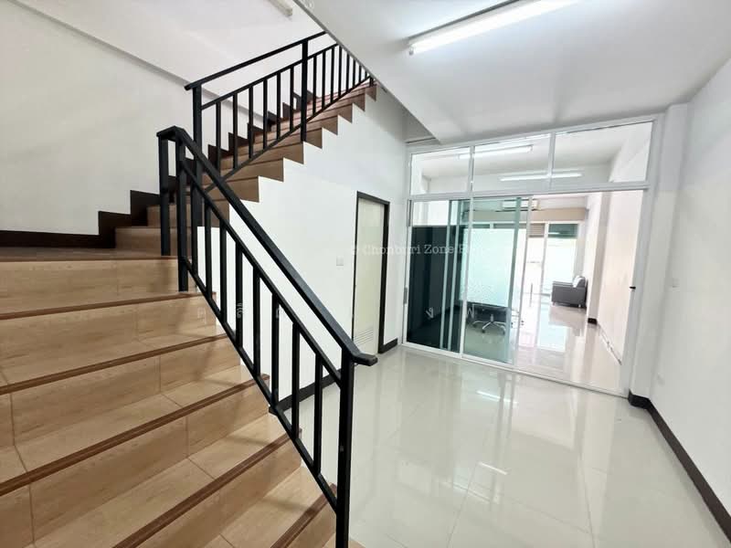 ให้เช่าอาคารพาณิชย์ 3 ชั้น ใกล้อ่างเก็บน้ำหนองค้อ ศรีราชา, Chon Buri (Pattaya), Surasak, Si Racha, Chon Buri (Pattaya), , 220 sqm, Shophouse For Rent, by Dusit Saengfa, 500297112 - DDproperty.com