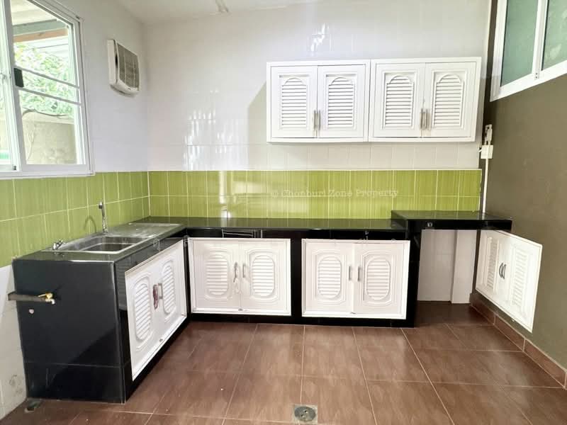 ให้เช่าอาคารพาณิชย์ 3 ชั้น ใกล้อ่างเก็บน้ำหนองค้อ ศรีราชา, Chon Buri (Pattaya), Surasak, Si Racha, Chon Buri (Pattaya), , 220 sqm, Shophouse For Rent, by Dusit Saengfa, 500297112 - DDproperty.com