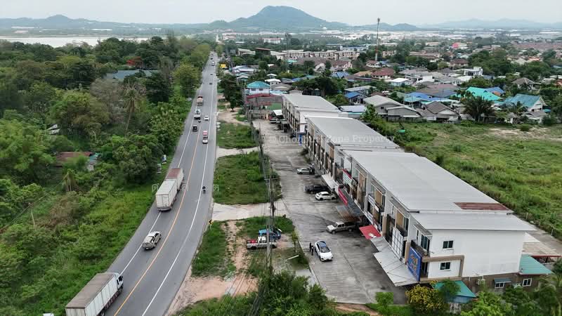 ให้เช่าอาคารพาณิชย์ 3 ชั้น ใกล้อ่างเก็บน้ำหนองค้อ ศรีราชา, Chon Buri (Pattaya), Surasak, Si Racha, Chon Buri (Pattaya), , 220 sqm, Shophouse For Rent, by Dusit Saengfa, 500297112 - DDproperty.com