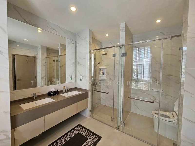 Aerie Srinakarin-Krungthepkreetha, Bangkok, Srinakarin - Romklao Road, Khlong Song Ton Nun, Lat Krabang, Bangkok, 5 Bedrooms, 390 sqm, Single Detached House For Rent, by Thiti Boonchurn, 500297180 - DDproperty.com