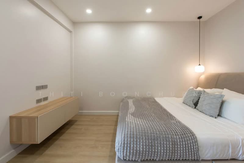 Detached House, 5 Bed, Ekamai Soi 22, Bangkok, Khlong Tan Nua, Watthana, Bangkok, 5 Bedrooms, 200 sqm, Townhouse For Rent, by Thiti Boonchurn, 500297208 - DDproperty.com