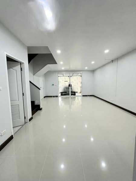Number One Townhome, Bangkok, Prawet, Bangkok, 4 Bedrooms, 252 sqm, Townhouse For Rent, by Connex Property, 500297269 - DDproperty.com