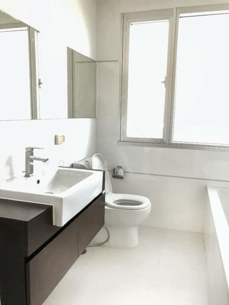 Thru Thonglor, Bangkok, Petchaburi Road, Bang Kapi, Huai Khwang, Bangkok, 2 Bedrooms, 66 sqm, Condo For Sale, by Chomratkamol Soontorntarawong (Gor), 500297482 - DDproperty.com
