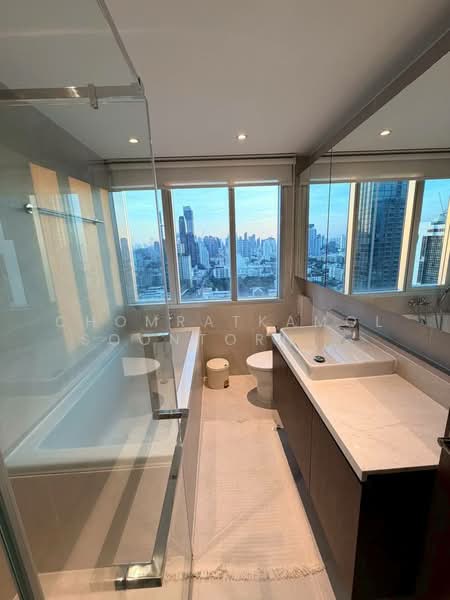 Thru Thonglor, Bangkok, Petchaburi Road, Bang Kapi, Huai Khwang, Bangkok, 2 Bedrooms, 65 sqm, Condo For Rent, by Chomratkamol Soontorntarawong (Gor), 500297560 - DDproperty.com