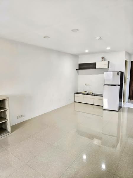 ITF Silom Palace, Bangkok, 160 Soi Naradhiwas Rajanagarindra 1, Suriyawong, Bang Rak, Bangkok, 1 Bedroom, 61 sqm, Condo For Rent, by Chomratkamol Soontorntarawong (Gor), 500297629 - DDproperty.com