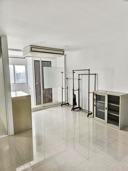 ITF Silom Palace, Bangkok, 160 Soi Naradhiwas Rajanagarindra 1, Suriyawong, Bang Rak, Bangkok, 1 Bedroom, 61 sqm, Condo For Rent, by Chomratkamol Soontorntarawong (Gor), 500297629 - DDproperty.com