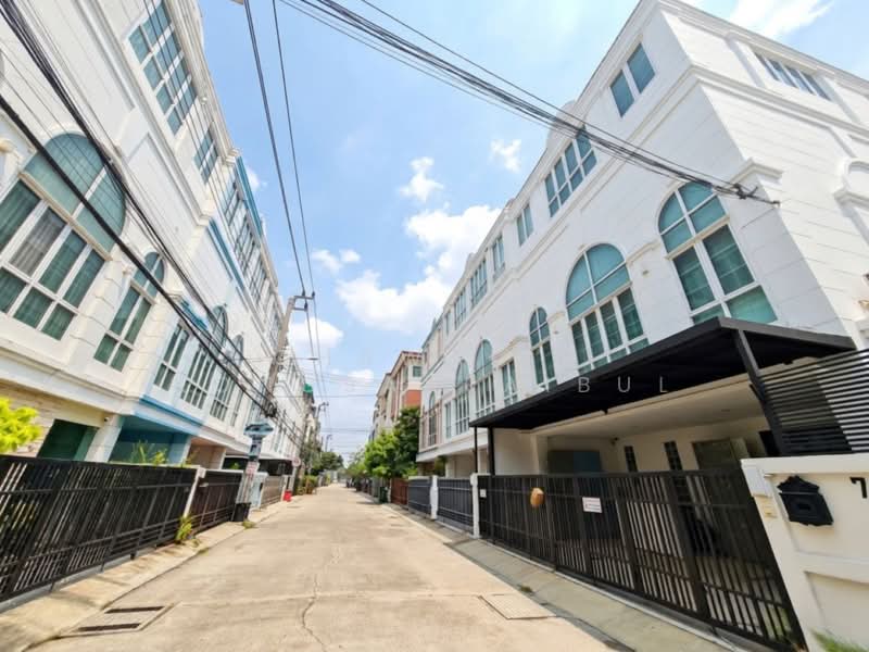 For Sale: 4-Story Home Office, The Park Ladprao-Wanghin, Corner Unit, Completely Renovated., Bangkok, ลาดพร้าววังหิน, Lat Phrao, Lat Phrao, Bangkok, 4 Bedrooms, 240 sqm, Townhouse For Sale, by CHAWALIT KONGSAKPAIBUL, 500297736 - DDproperty.com