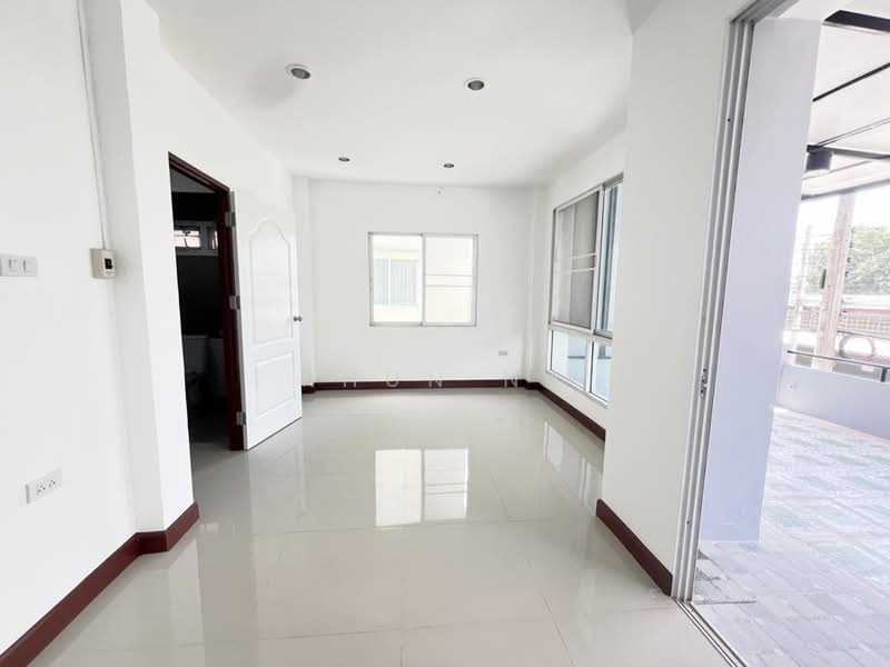 Pensiri 4, Bangkok, Soi Muban Phen Siri 4 Liap Wari, Nong Chok, Nong Chok, Bangkok, 4 Bedrooms, 240 sqm, Townhouse For Sale, by Khun Na, 500297762 - DDproperty.com
