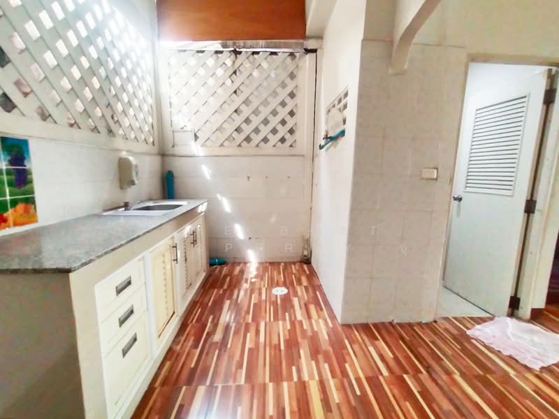Poonsin Thani 1, Bangkok, Khlong Song Ton Nun, Lat Krabang, Bangkok, 2 Bedrooms, 100 sqm, Townhouse For Sale, by The Best Property ชุ, 500297817 - DDproperty.com