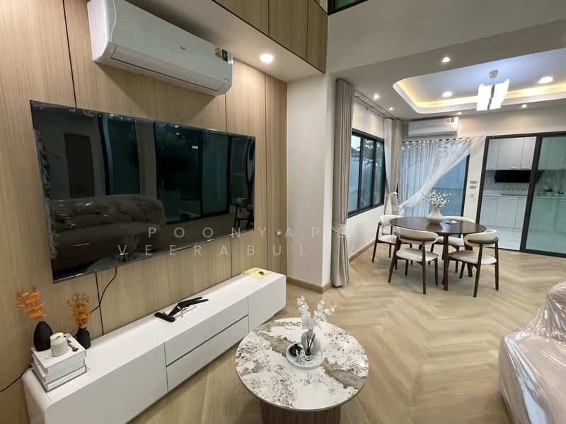 ขายบ้านเดี่ยวตกแต่งใหม่ : ซอยนวมินทร์ 127, Bangkok, นวมินทร์, Nuan Chan, Bueng Kum, Bangkok, 3 Bedrooms, 350 sqm, Single Detached House For Sale, by Poonyaporn Veerabulyarit, 500297924 - DDproperty.com