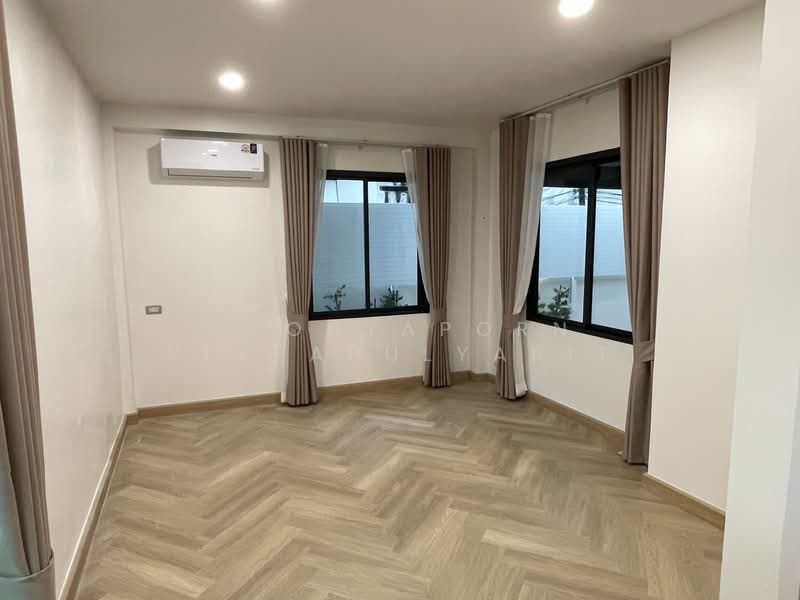 ขายบ้านเดี่ยวตกแต่งใหม่ : ซอยนวมินทร์ 127, Bangkok, นวมินทร์, Nuan Chan, Bueng Kum, Bangkok, 3 Bedrooms, 350 sqm, Single Detached House For Sale, by Poonyaporn Veerabulyarit, 500297924 - DDproperty.com
