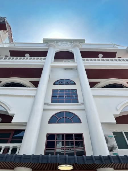 White Mansion, Bangkok, Soi Sukhumvit 24, Khong Tan, Khlong Toei, Bangkok, 5 Bedrooms, 600 sqm, Townhouse For Rent, by Chomratkamol Soontorntarawong (Gor), 500298003 - DDproperty.com