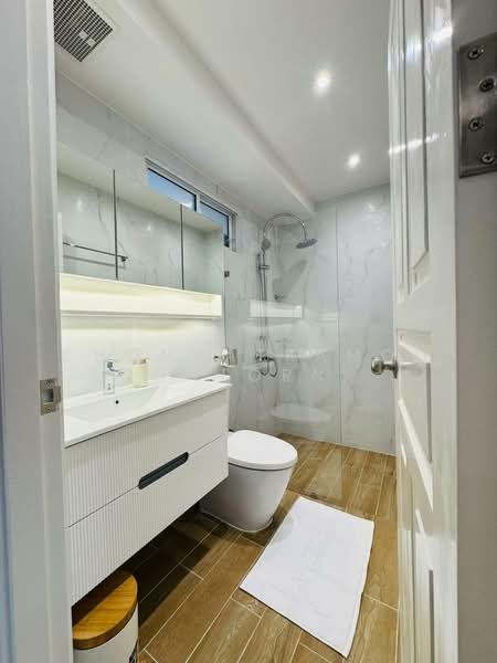 Fortune Condo Town, Bangkok, Naradhiwas Rajanakarindra 24 Alley, Chong Nonsi, Yan Nawa, Bangkok, 2 Bedrooms, 86 sqm, Condo For Sale, by Chomratkamol Soontorntarawong (Gor), 500298033 - DDproperty.com