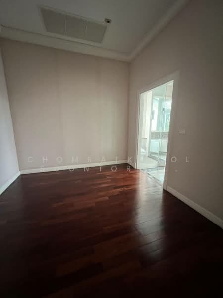 The Royal Residence, Bangkok, Prasert - Manukitch Road, Chorake Bua, Lat Phrao, Bangkok, 6 Bedrooms, 910 sqm, Single Detached House For Sale, by Chomratkamol Soontorntarawong (Gor), 500298121 - DDproperty.com