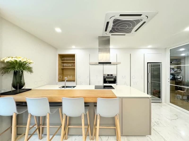Noble Terra Rama 9-Ekamai, Bangkok, 299 Chamnian Soem Alley, Wang Thonglang, Wang Thonglang, Bangkok, 5 Bedrooms, 450 sqm, Single Detached House For Sale, by Chomratkamol Soontorntarawong (Gor), 500298142 - DDproperty.com
